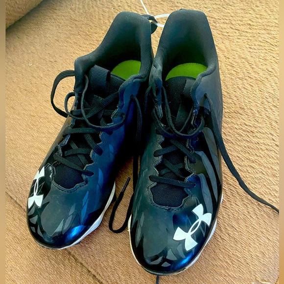 Under Armour Boys’ Size 6Y Baseball Cleats - Picture 1 of 4